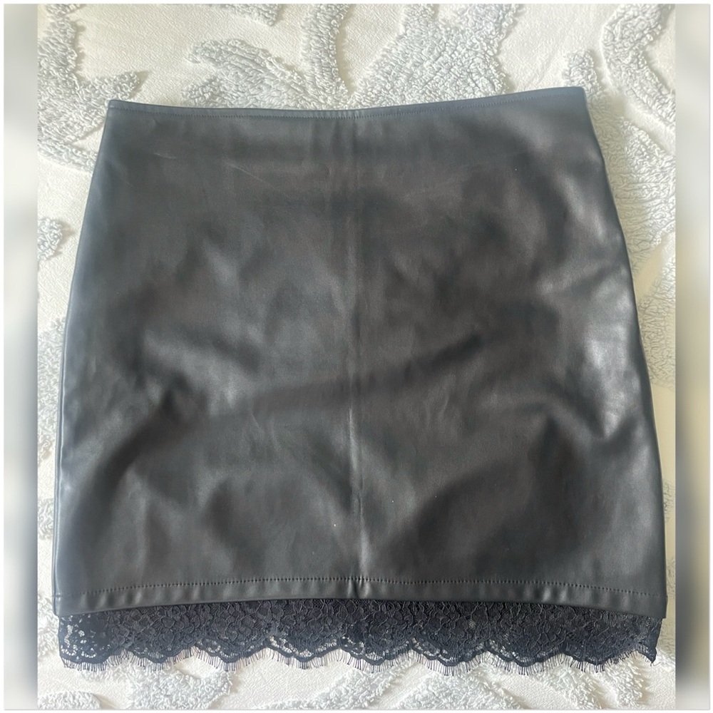 Faux leather midi skirt with lace hem - Picture 3 of 4